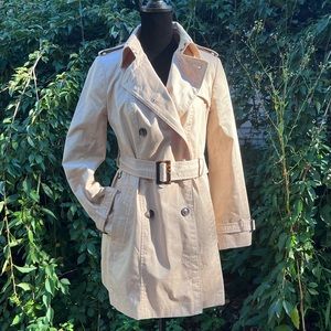 Banana Republic tan/khaki colored trench coat size S beautiful lots of detail!